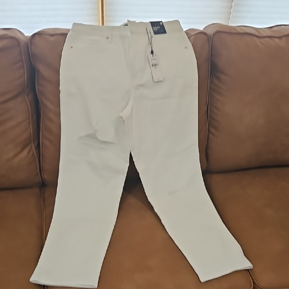 Express Women's Straight Leg White Denim NWT
